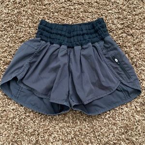 Lululemon Tracker short 4”